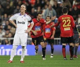 Разочарованый Гути на фоне ликующих балеарцев, АР