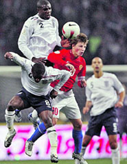 Аршавин в окружении англичан