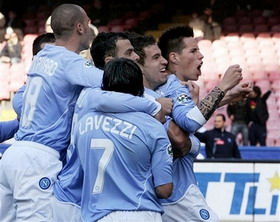 Хамшик в объятиях одноклубников, АР