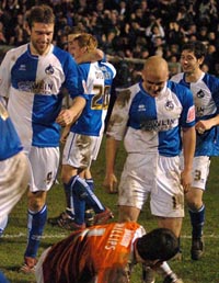 Бристоль Роверс радуется