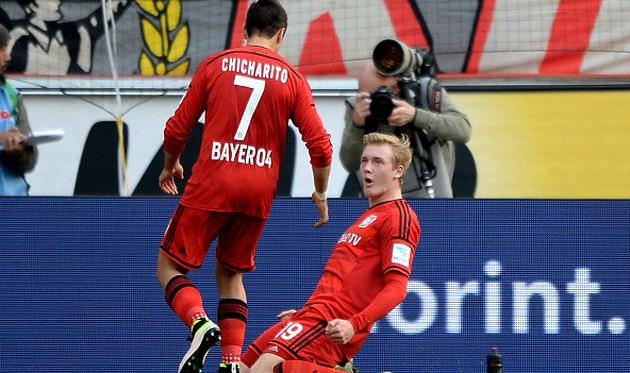 Голы Юлиана Брандта и Чичарито решили исход поединка, Getty Images