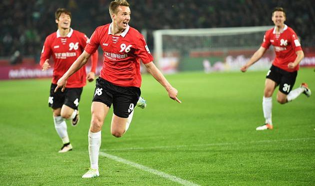 Артур Собьех празднует взятие ворот менхенгладбахцев, Getty Images