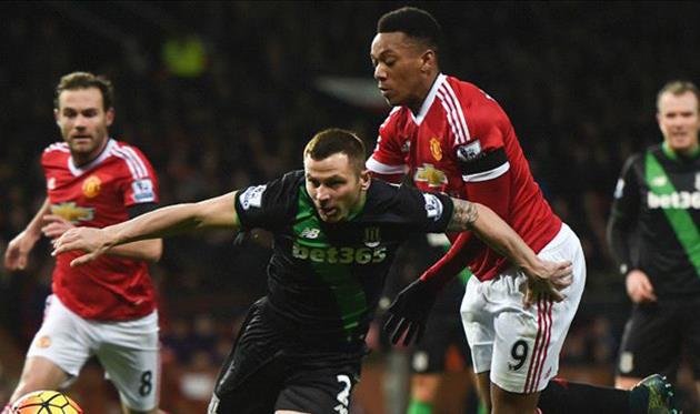 Фил Бардсли (в центре), Goal.com