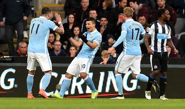 Серхио Агуэро празднует свой юбилейный гол в АПЛ, Getty Images