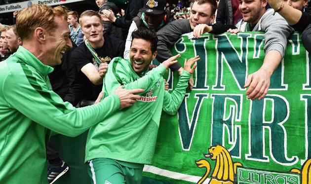 Клаудио Писарро (в центре), ESPn