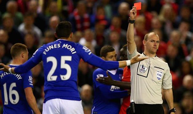 Фунес-Мори получает красную за фол на Ориги, ESPN