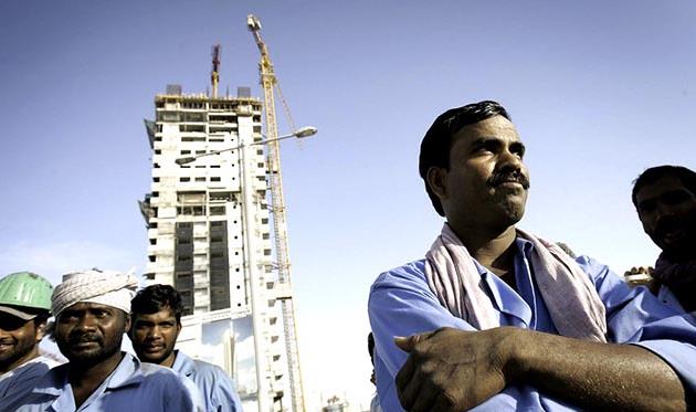 Индийские рабочие, arabianbusiness.com