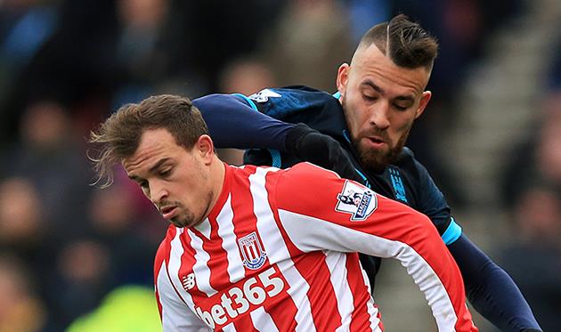 Николас Отаменди (справа), фото ФК Манчестер Сити