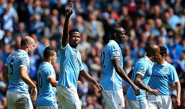 Футболисты Сити празднуют третий гол, getty images