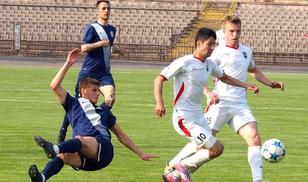 Горняк не смог подобрать ключей к обороне Десны, fcgornyak.dp.ua