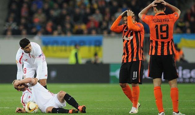 В шоке от ужасной травмы Микаэля Крон-Дели были и игроки Шахтера, Getty Images