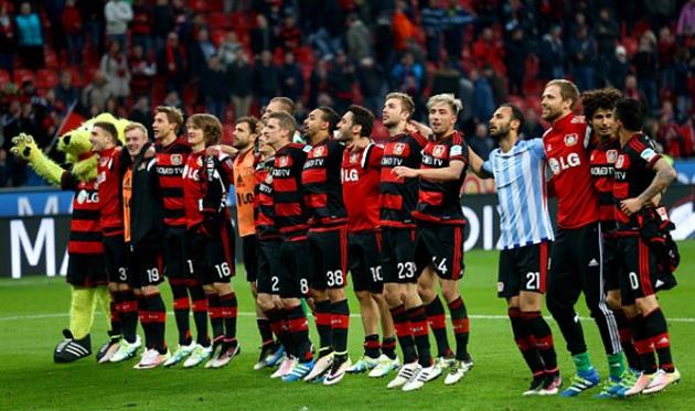 Игроки Байера после победы, Bongrats