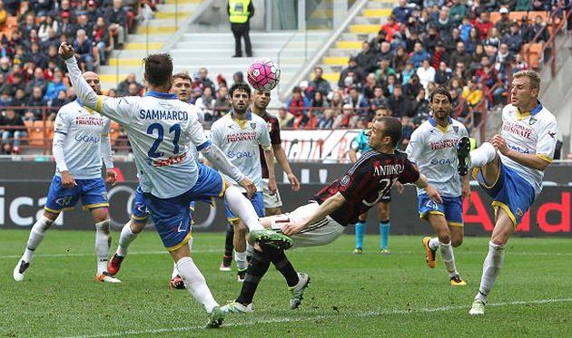 Лука Антонелли забил гол ударом через себя, getty images