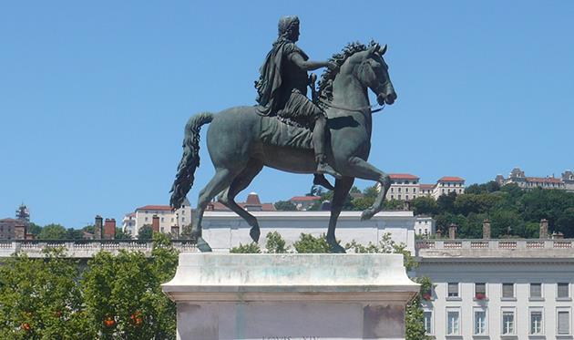 Памятник Королю Солнце - Людовику Четырнадцатому - на пляс Белькур