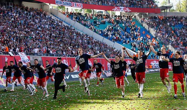 Игроки РБ Лейпциг празднуют исторический успех, Getty Images