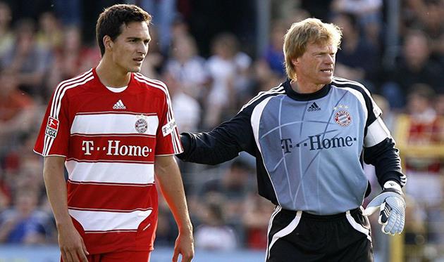 Матс Хуммельс и какой-то вратарь, eurosport.de