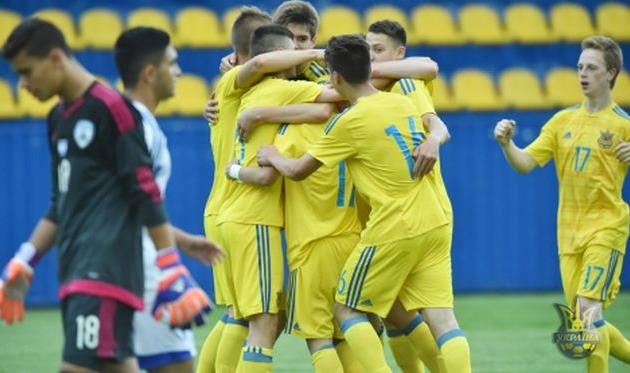 Юные украинцы празднуют взятие ворот соперника, ffu.org.ua