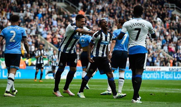 Митрович и Вейналдум забили три гола на двоих, Getty Images