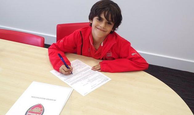 Тео Пирес пошел по стопам своего знаменитого отца, Twitter