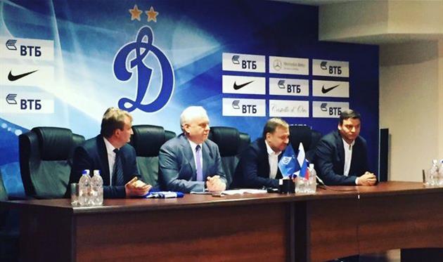 Юрий Калитвинцев (второй справа), twitter.com/FCDM_official