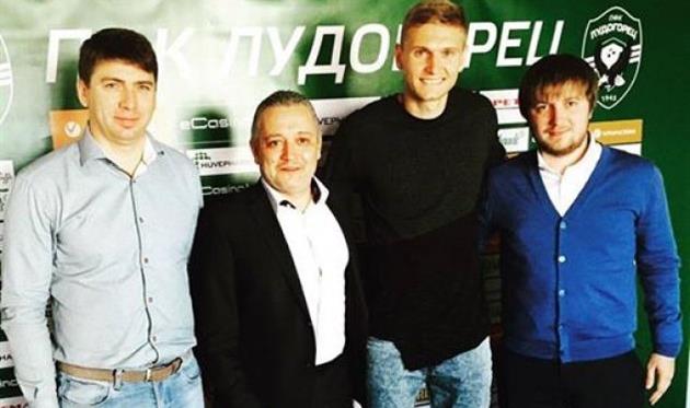 ПЛАСТУН С АГЕНТОМ И ПРЕДСТАВИТЕЛЯМИ ЛУДОГОРЦА, ФОТО: FB ВАДИМА ШАБЛИЯ