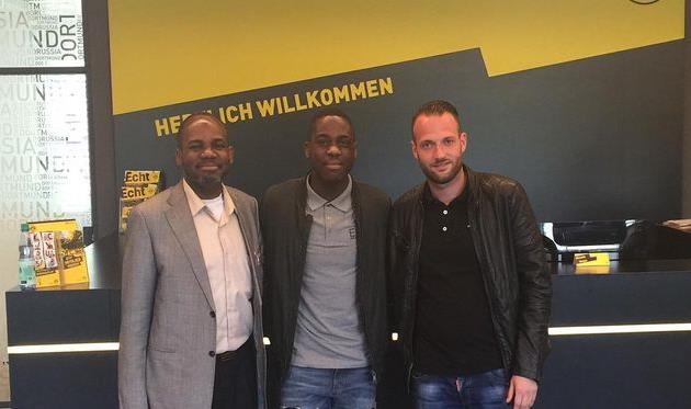 Орель Мангала (в центре), Инстаграм