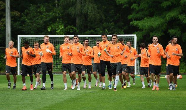 Фред (предпоследний слева) снова работает с партнерами по Шахтеру, shakhtar.com