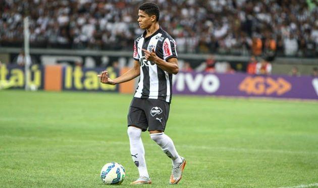 Дуглас Сантос, folhape.com.br