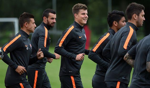 Эдуард Соболь (в центре), shakhtar.com