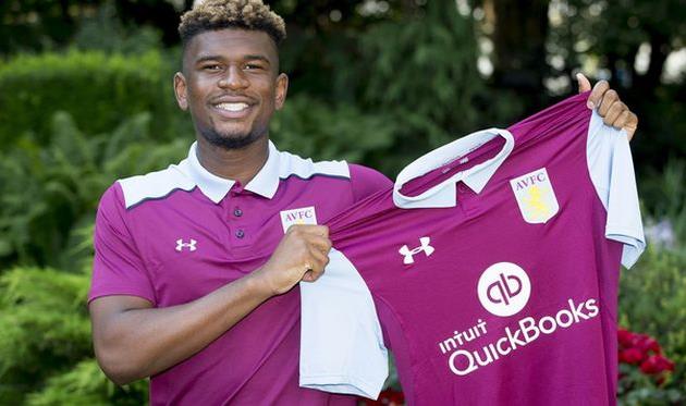 Аарон Тшибола, avfc.co.uk