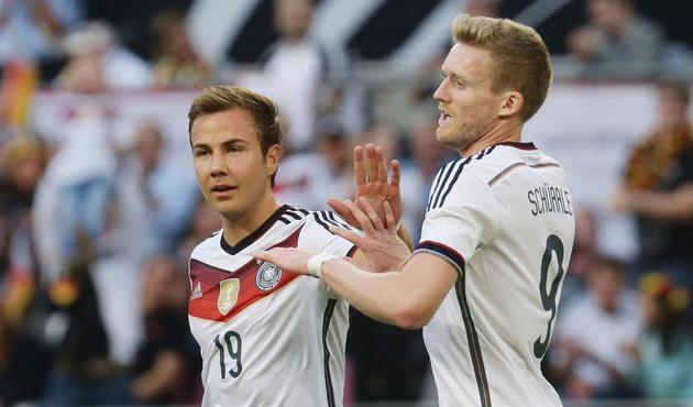 Андре Шюррле с другим новичком - Марио Гетце, getty images