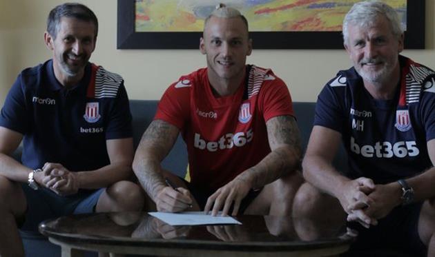 Арнаутович подписал со Сток Сити новый контракт