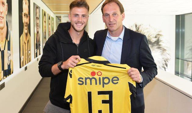 Рики ван Вольфсвинкель (слева), vitesse.nl