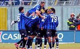 Аталанта празднует гол Ривальты, www.gazzetta.it