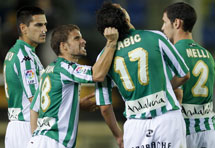 Марко Бабич в окружении партнеров