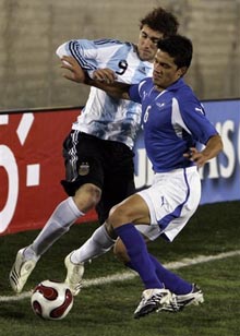 Гонсало Игуаин (слева) отметился дублем, АР