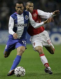 Жозе Босингва (слева)