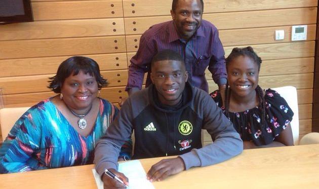 Фикайо Томори (в центре), Instagram