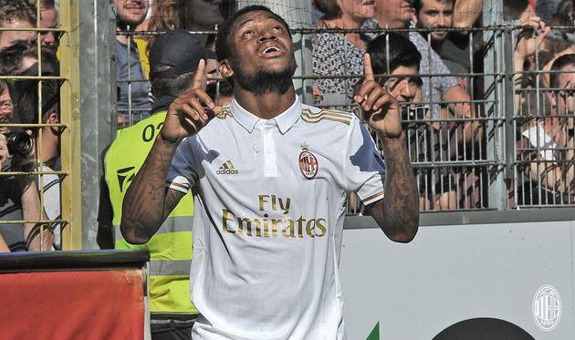 Луис Адриано, acmilan.com