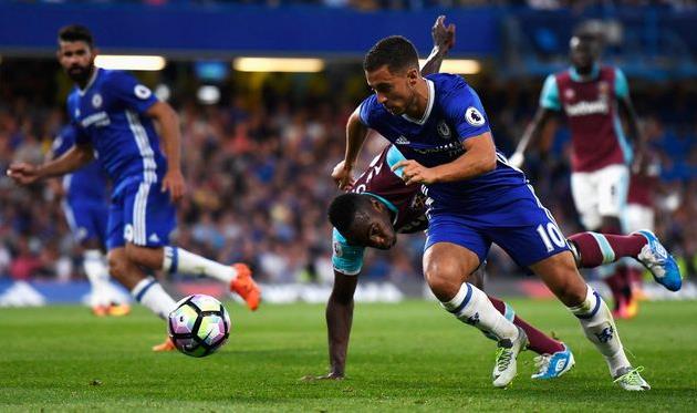 Эден Азар забил первый гол в матче, фото twitter.com/ChelseaFC