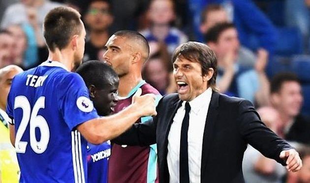 Антонио Конте (справа), chelseafc.com