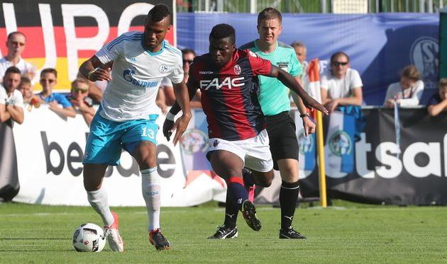 Годфред Донса (справа), ФК Болонья