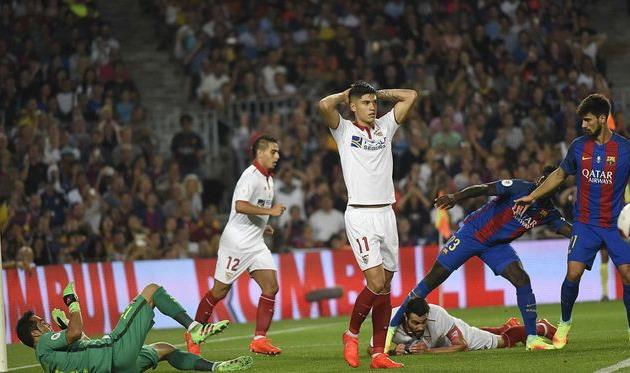 Севилья проигрывает Барселоне