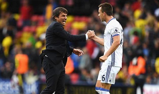 Антонио Конте (слева), chelseafc.com