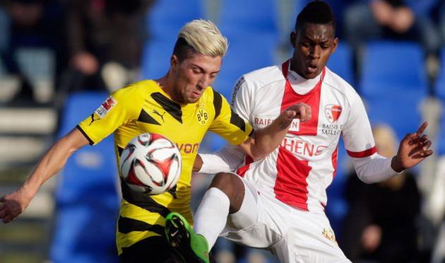 Эдмилсон Фернандес (справа), sky sports