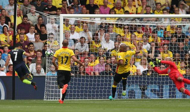 Санчес забивает второй гол в матче, premierleague.com