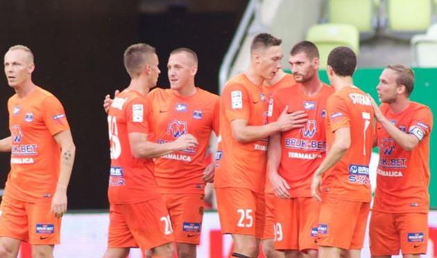 Радость игроков Термалики, twitter.com/_Ekstraklasa_