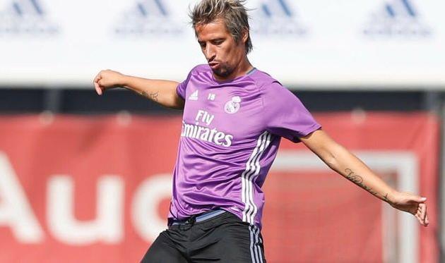 Фабиу Коэнтрау, Twitter