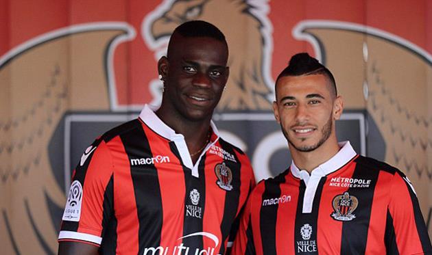 Марио Балотелли (cлева), AFP