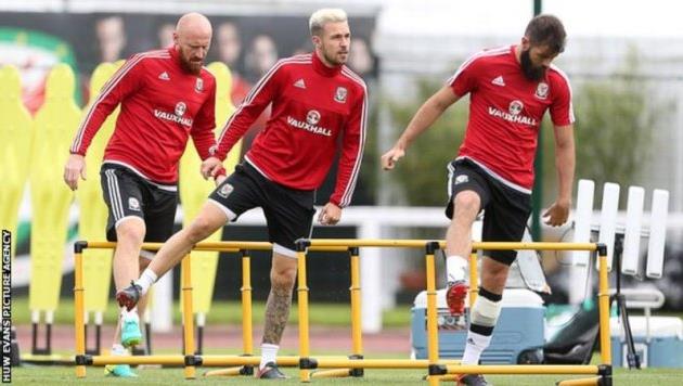 аарон рэмси (в центре) не поможет в ближайших встречах, bbc